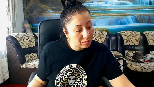 Snapshot of MoistMady chatting on 03.03.25 MoistMady online show from 03.03.25