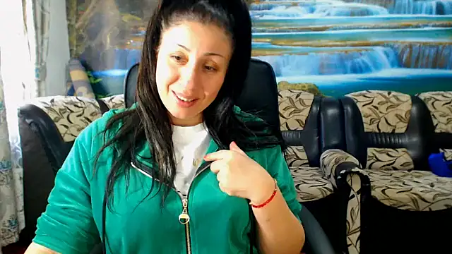 Snapshot of MoistMady chatting on 03.07.25 MoistMady online show from 03.07.25