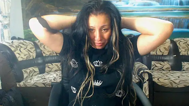 Snapshot of MoistMady chatting on 09.29.25 MoistMady online show from 09.29.25