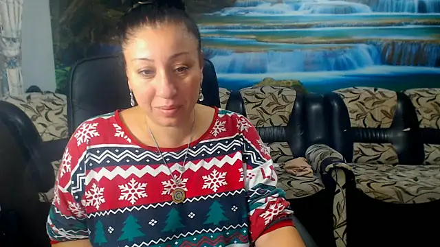 Snapshot of MoistMady chatting on 10.01.25 MoistMady online show from 10.01.25