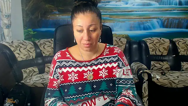 Snapshot of MoistMady chatting on 10.04.25 MoistMady online show from 10.04.25