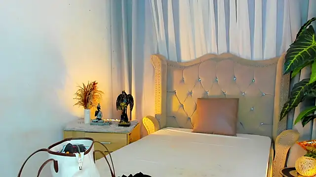 Snapshot of MistressSatisfactionOnTop chatting on 11.03.25 MistressSatisfactionOnTop online show from 11.03.25