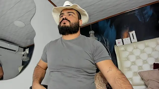 Snapshot of MichaelBear_ chatting on 02.07.25 MichaelBear online show from 02.07.25