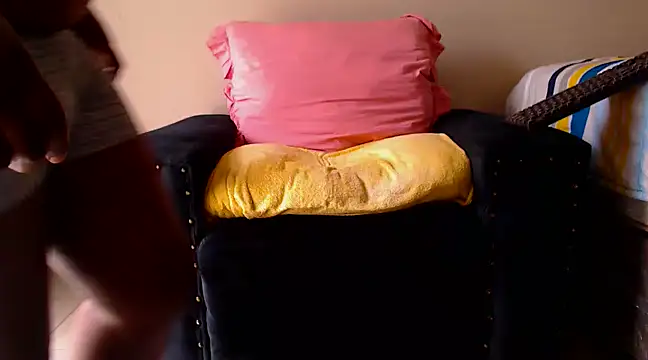 Snapshot of zuluboyxx chatting on 02.02.25 zuluboyxx online show from 02.02.25