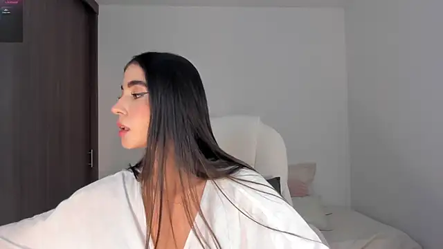 Snapshot of RebeccaBaxter chatting on 02.12.25 RebeccaBaxter online show from 02.12.25