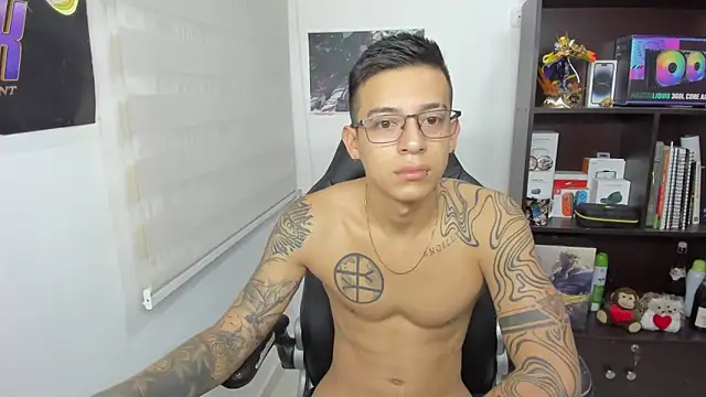 Snapshot of SIXXTOLOVE18 chatting on 03.13.25 SIXXTOLOVE18 online show from 03.13.25