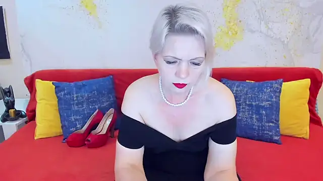 Snapshot of BeautyName chatting on 11.22.25 BeautyName online show from 11.22.25