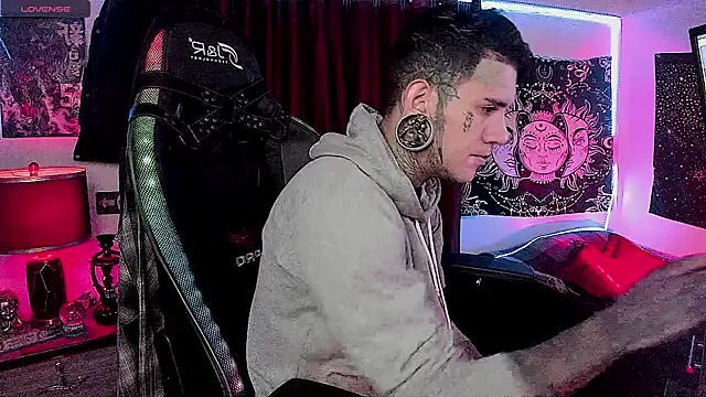 Snapshot of josh__ackerman chatting on 12.25.24 josh ackerman online show from 12.25.24