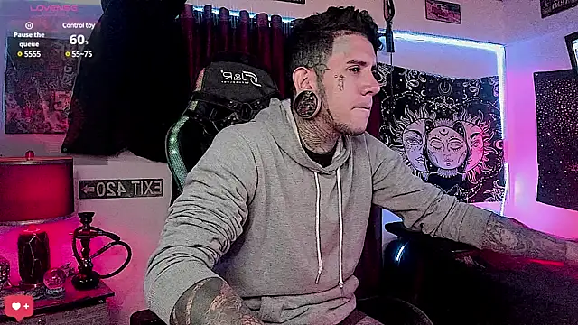 Snapshot of josh__ackerman chatting on 12.25.24 josh ackerman online show from 12.25.24