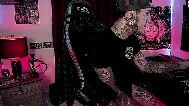 Snapshot of josh__ackerman chatting on 01.05.25 josh ackerman online show from 01.05.25