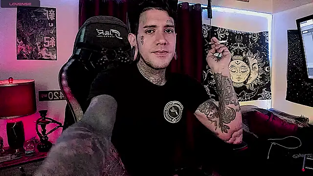 Snapshot of josh__ackerman chatting on 01.05.25 josh ackerman online show from 01.05.25