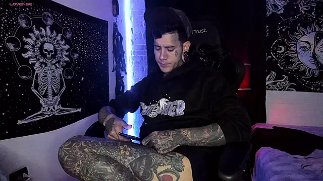 Snapshot of josh__ackerman chatting on 03.12.25 josh ackerman online show from 03.12.25