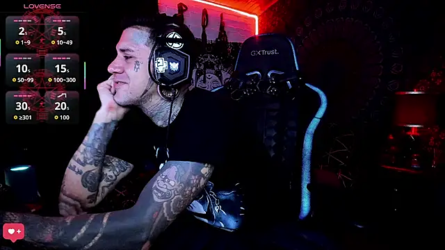 Snapshot of josh__ackerman chatting on 09.08.25 josh ackerman online show from 09.08.25