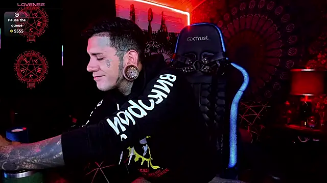 Snapshot of josh__ackerman chatting on 10.06.25 josh ackerman online show from 10.06.25