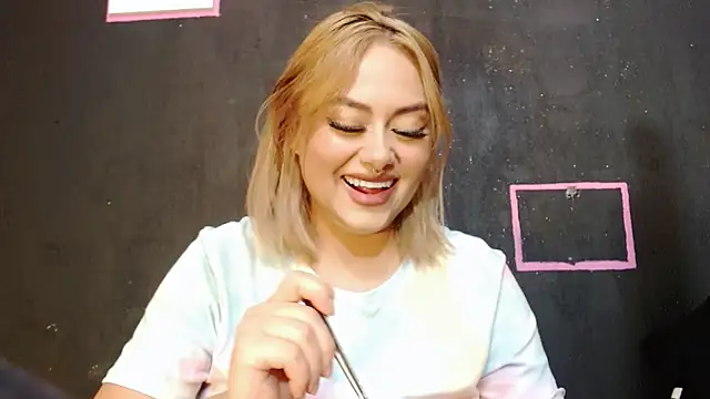 Snapshot of valery_mew chatting on 02.02.25 valery mew online show from 02.02.25