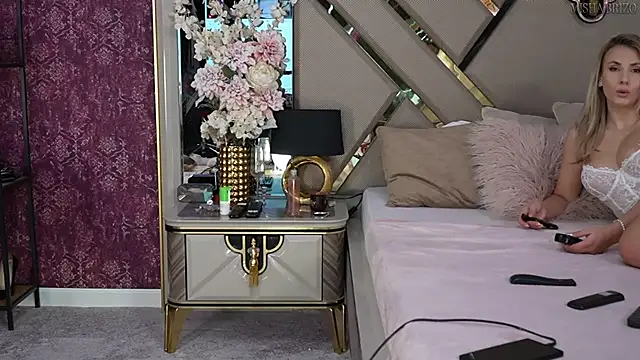 Snapshot of MishaBrizo chatting on 12.11.24 MishaBrizo online show from 12.11.24