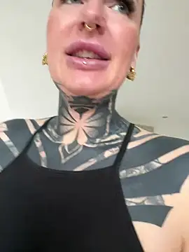 Snapshot of InkedBiitch chatting on 03.17.25 InkedBiitch online show from 03.17.25