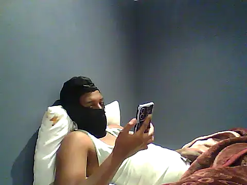 Snapshot of TitularAdaption chatting on 10.04.25 TitularAdaption online show from 10.04.25