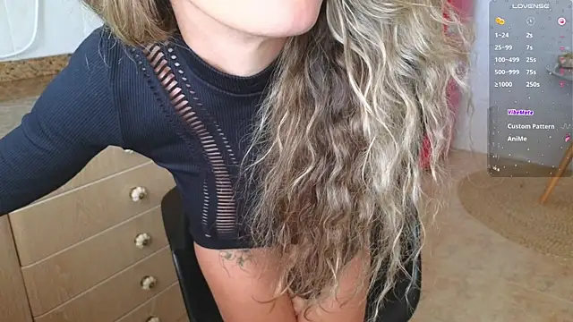 Snapshot of Lunamix chatting on 02.13.25 Lunamix online show from 02.13.25