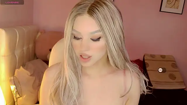 Snapshot of EvaEvangeline chatting on 03.19.25 EvaEvangeline online show from 03.19.25