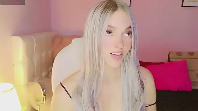 Snapshot of EvaEvangeline chatting on 09.18.25 EvaEvangeline online show from 09.18.25