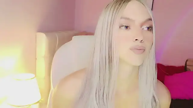 Snapshot of EvaEvangeline chatting on 10.19.25 EvaEvangeline online show from 10.19.25