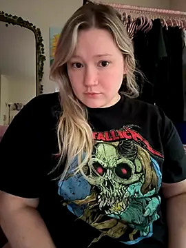 Snapshot of PiggyRose chatting on 10.06.25 PiggyRose online show from 10.06.25