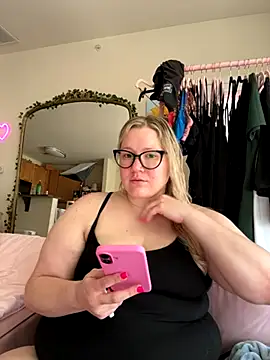 Snapshot of PiggyRose chatting on 10.19.25 PiggyRose online show from 10.19.25