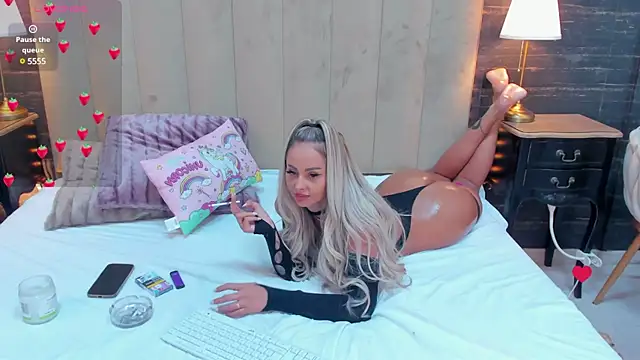 Snapshot of MelanieLexxx chatting on 12.13.24 MelanieLexxx online show from 12.13.24