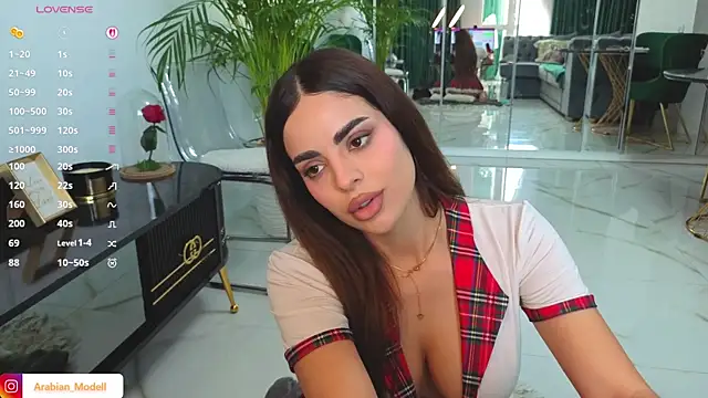 Snapshot of Arabian_beauty chatting on 09.24.25 Arabian beauty online show from 09.24.25