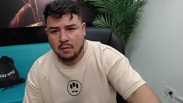 Snapshot of oso_dirty_ chatting on 12.19.24 oso dirty  online show from 12.19.24