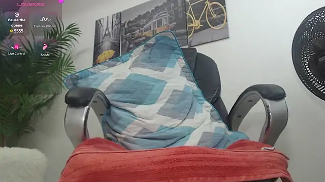 Snapshot of oso_dirty_ chatting on 03.01.25 oso dirty  online show from 03.01.25