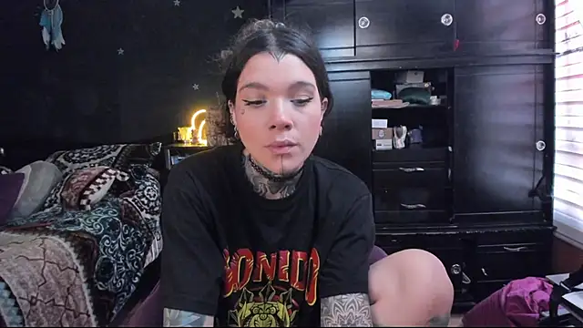 Snapshot of Lilmarieee chatting on 03.04.25 Lilmarieee online show from 03.04.25