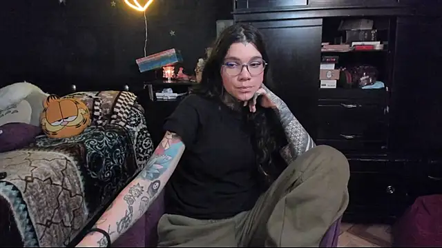 Snapshot of Lilmarieee chatting on 03.19.25 Lilmarieee online show from 03.19.25