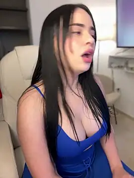 Snapshot of GeorginaJones chatting on 01.13.25 GeorginaJones online show from 01.13.25