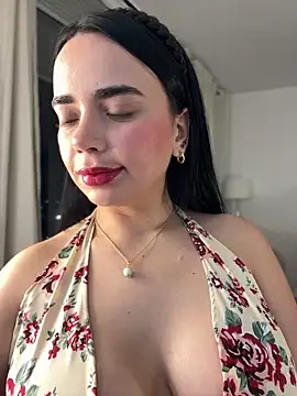 Snapshot of GeorginaJones chatting on 10.10.25 GeorginaJones online show from 10.10.25