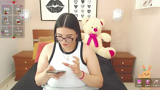 Snapshot of miss_linda_ chatting on 02.17.25 miss linda  online show from 02.17.25