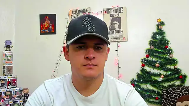 Snapshot of ney_22 chatting on 12.19.24 ney 22 online show from 12.19.24