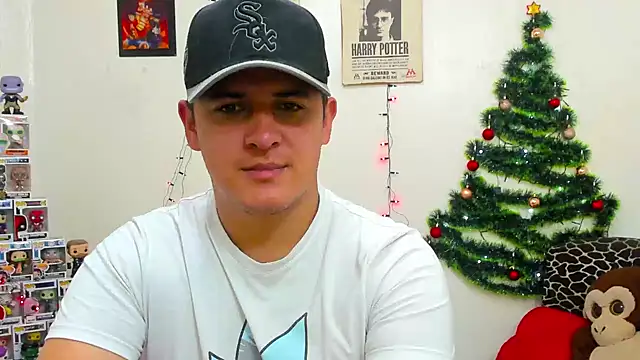 Snapshot of ney_22 chatting on 12.20.24 ney 22 online show from 12.20.24