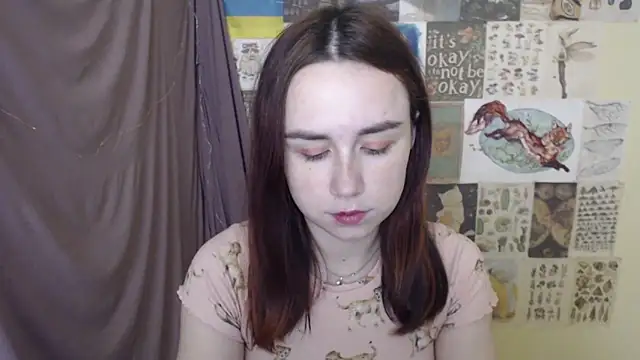 Snapshot of VeryVeryVeryShy_ chatting on 12.05.25 VeryVeryVeryShy online show from 12.05.25