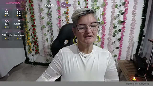 Snapshot of bety-cum2 chatting on 12.04.24 bety-cum2 online show from 12.04.24