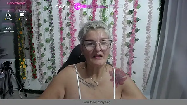 Snapshot of bety-cum2 chatting on 01.13.25 bety-cum2 online show from 01.13.25