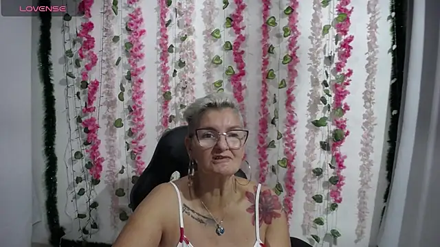 Snapshot of bety-cum2 chatting on 02.09.25 bety-cum2 online show from 02.09.25