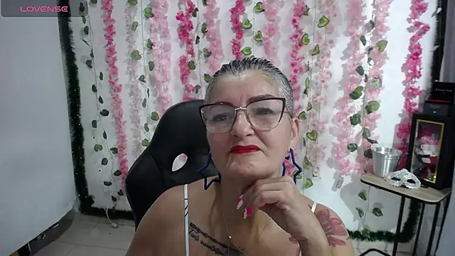 Snapshot of bety-cum2 chatting on 02.20.25 bety-cum2 online show from 02.20.25