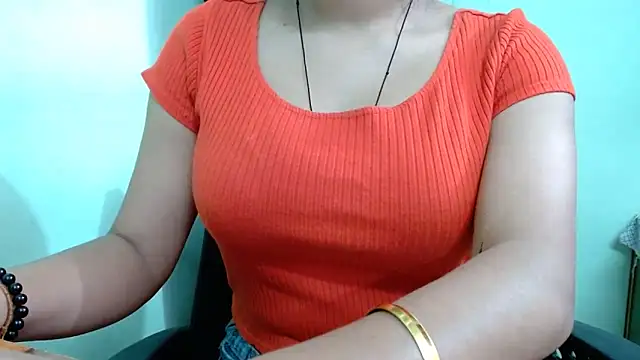 Snapshot of sweet-alia chatting on 03.23.25 sweet-alia online show from 03.23.25