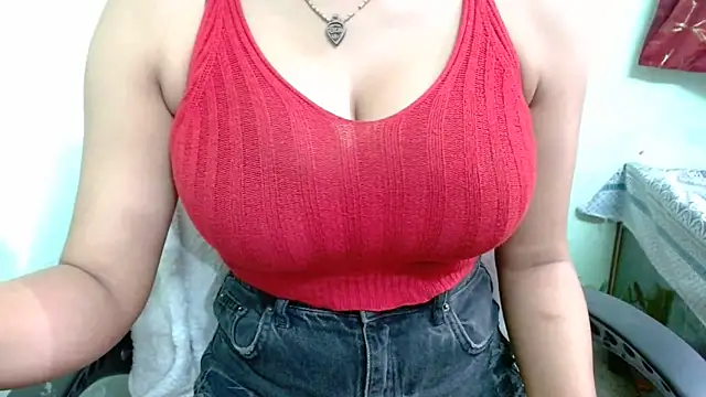 Snapshot of sweet-alia chatting on 10.06.25 sweet-alia online show from 10.06.25