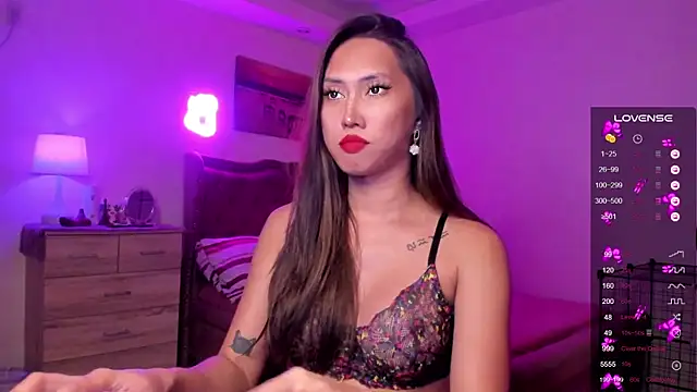 Snapshot of BombshellPH chatting on 12.29.24 BombshellPH online show from 12.29.24