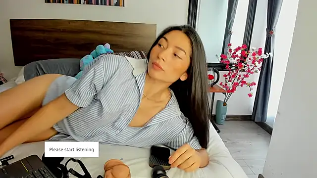 Snapshot of Ginebraa_Saenz chatting on 09.25.25 Ginebraa Saenz online show from 09.25.25