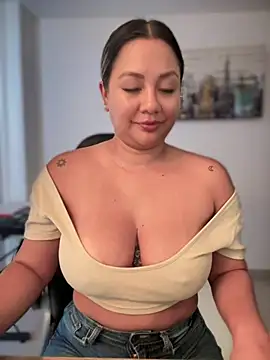 Snapshot of ValeryGrey chatting on 01.22.25 ValeryGrey online show from 01.22.25