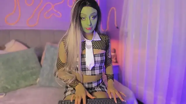 Sofly s online show from 10.31.25